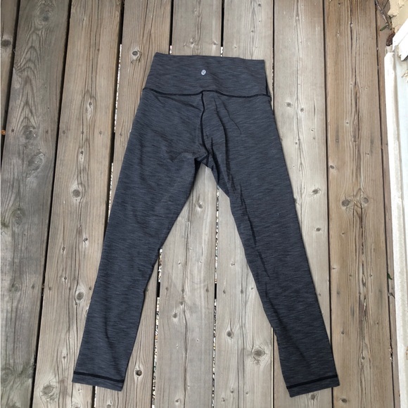 Lululemon leggings size 8 grey 3/4 length - Picture 1 of 3